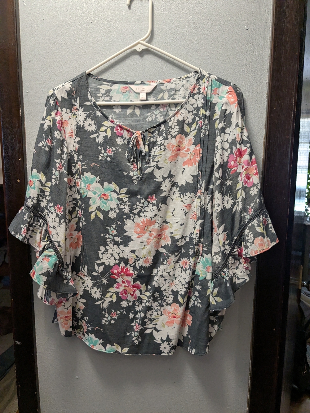 LC Lauren Conrad Gray Floral Ruffle Tie-Neck Blouse